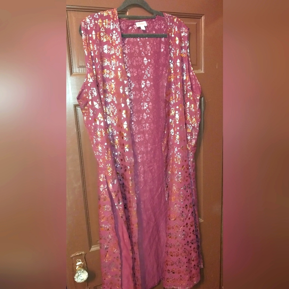 Luluroe XL Sleeveless Duster, Maroonish with gold/silver pattern